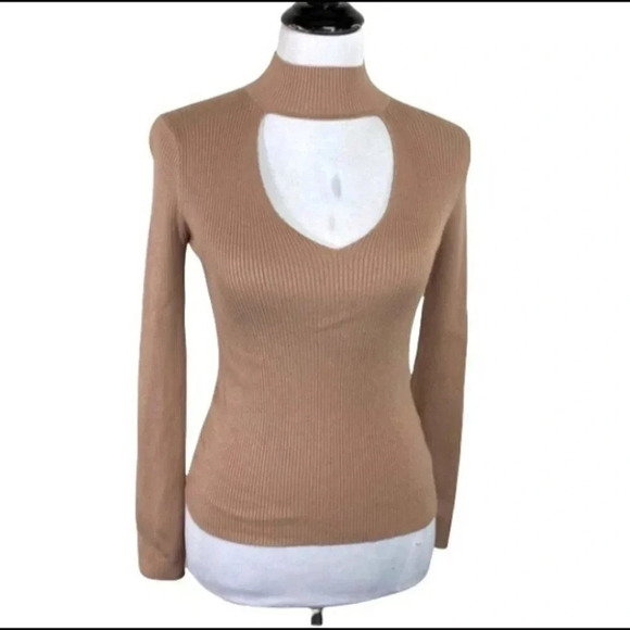 Kendall‎ & Kylie S tan key hole ribbed top - Picture 1 of 5
